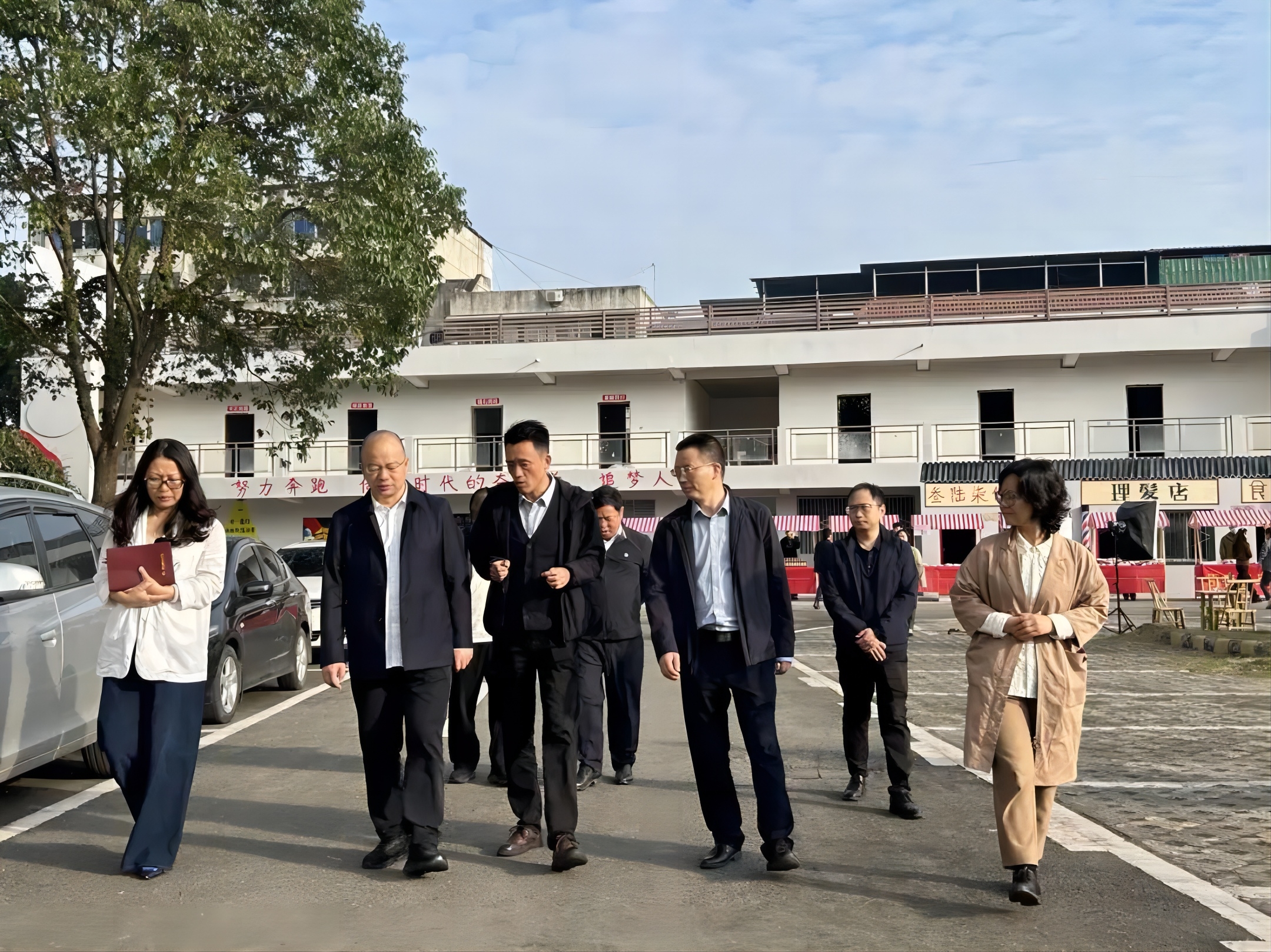 德陽經(jīng)開區(qū)黨工委副書記、管委會主任廖立新帶隊調(diào)研德陽電商產(chǎn)業(yè)園